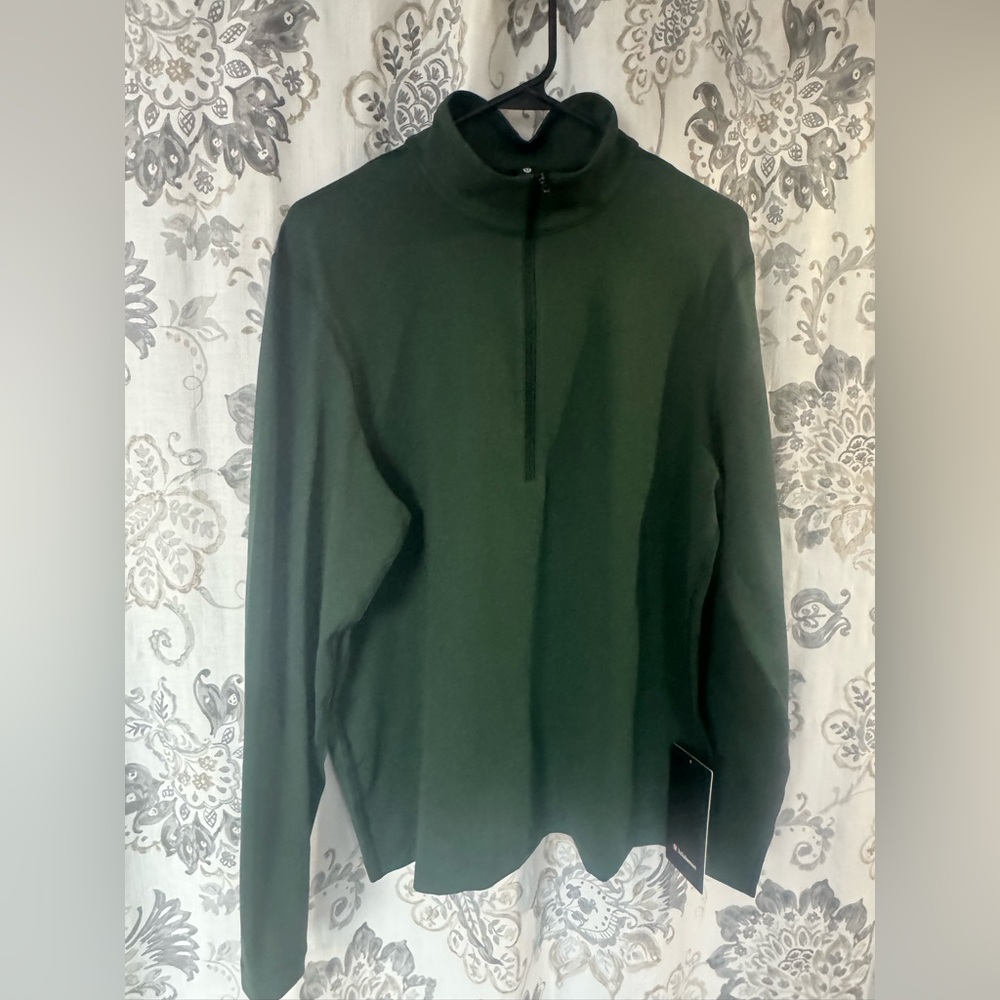 Lululemon Mens 1/2 Zip.